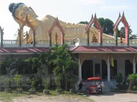 The largest reclining Buddha in Phuket can be found at Wat Sri Soonton