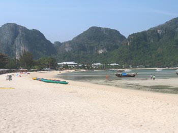 the glorious beach at Loh Dalam Bay